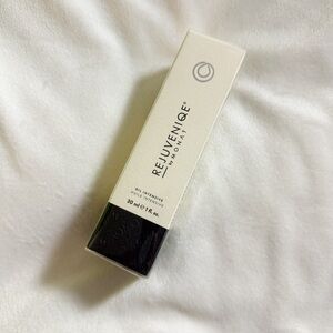 Monat Rejuveniqe Oil Brand New In Box 30 ML